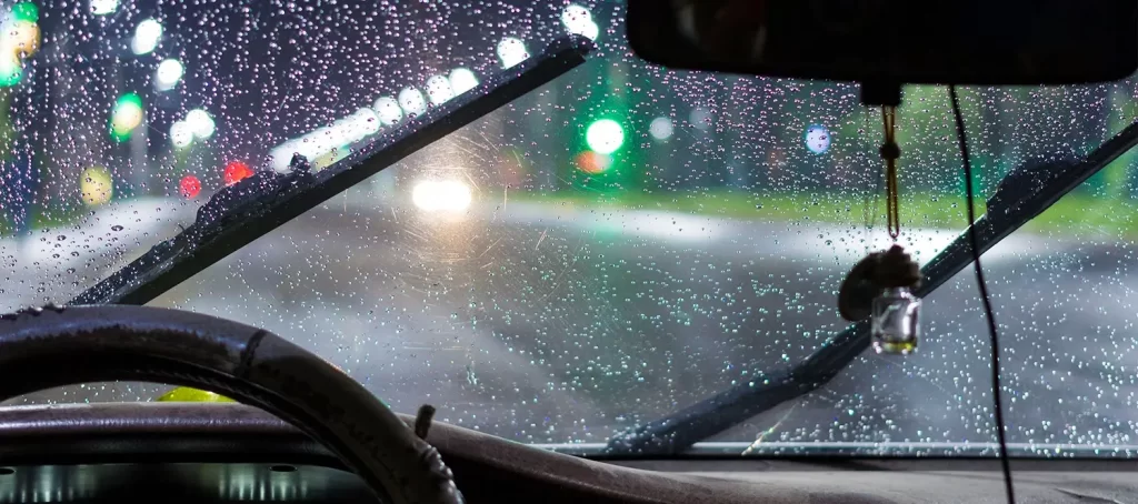 Blog Ocho consejos de AutoCorp para una conduccion segura bajo la lluvia